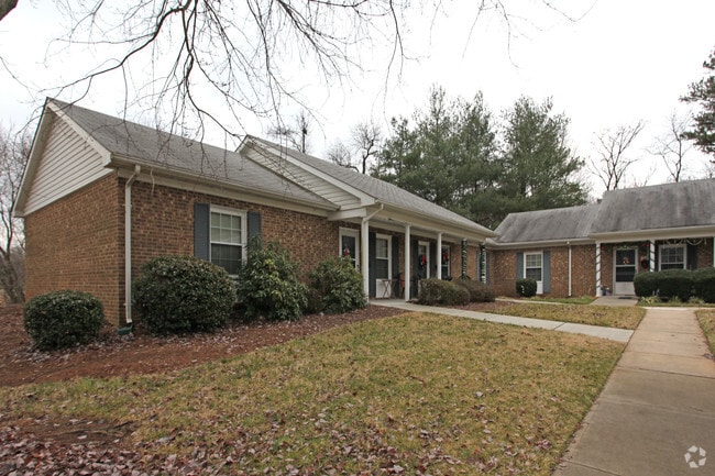 Building Photo - Crest Knolls