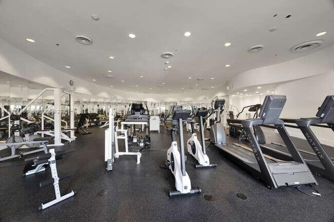 Building Photo - 5600 Collins Ave