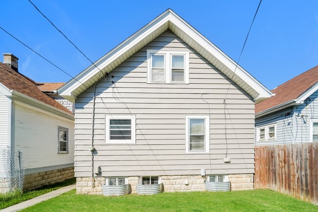 Building Photo - 4668 N 41st St