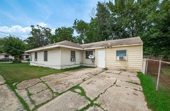 Building Photo - 6741 Goforth St