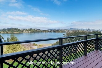 Building Photo - Wonderful Modern Townhouse-Style Condo with Stunning Views in Desirable Sausalito