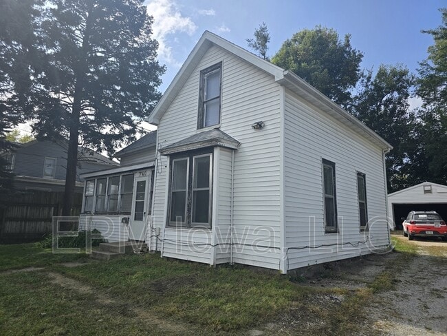 Primary Photo - 740 W 11th St