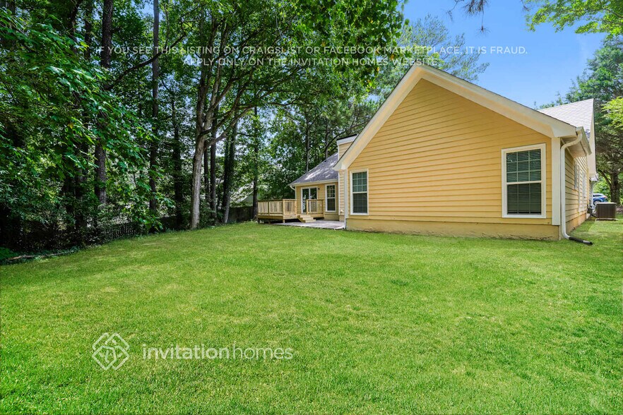 Building Photo - 2215 Valley Wood Dr