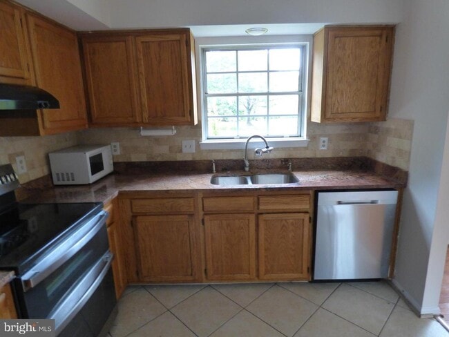 Building Photo - 13422 Country Ridge Dr