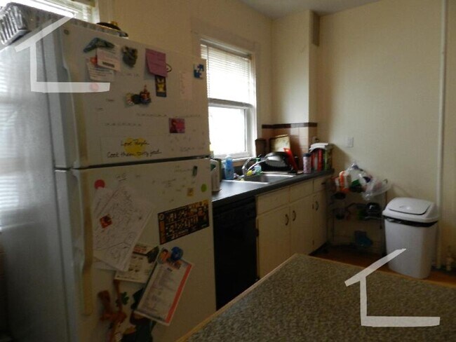 Building Photo - Faneuil St 3 Bed