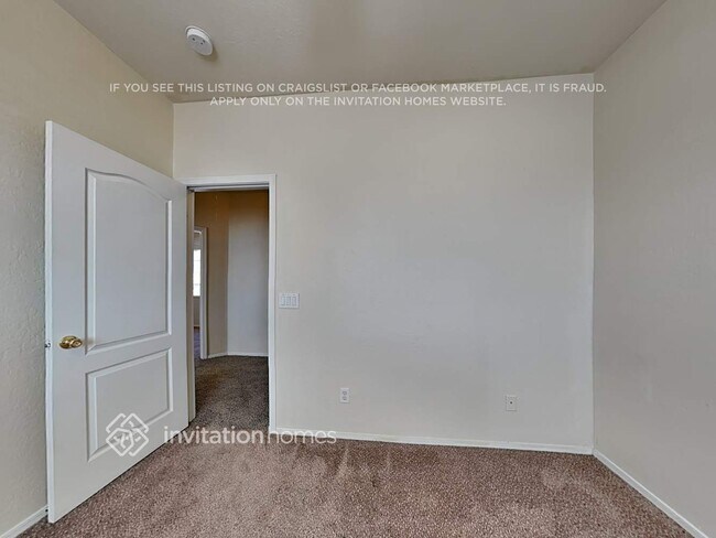 Building Photo - 1932 N Mesa Dr