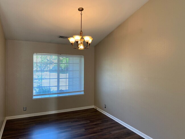 Building Photo - 203 Legacy Ln