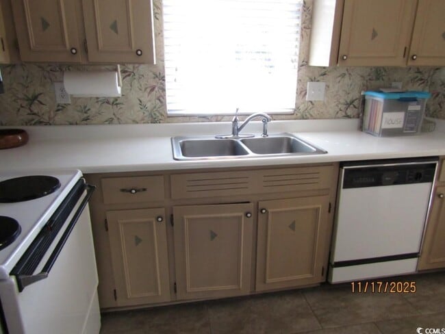 Building Photo - 928 Villa Dr