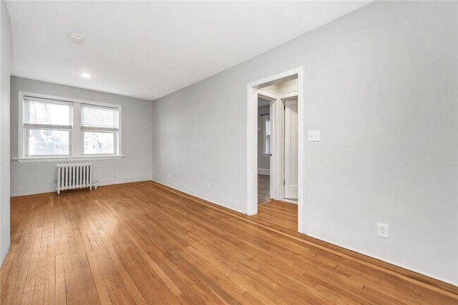 Building Photo - 10 Oakridge Pl