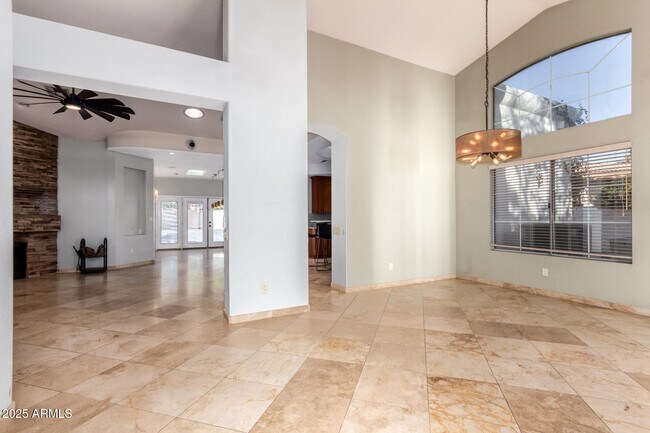 Building Photo - 4430 E Graythorn St