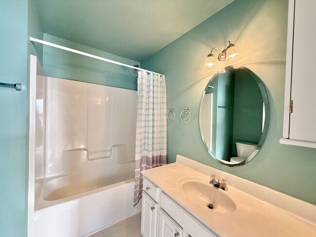 Building Photo - **OFFERING REFUNDABLE APPLICATION FEES** Stunning 3BD, 4BA Morrisville Townhome in an HOA Communi...