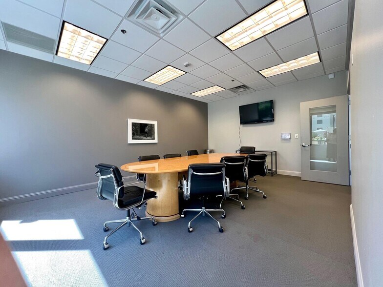 Building Photo - 1200 Main St