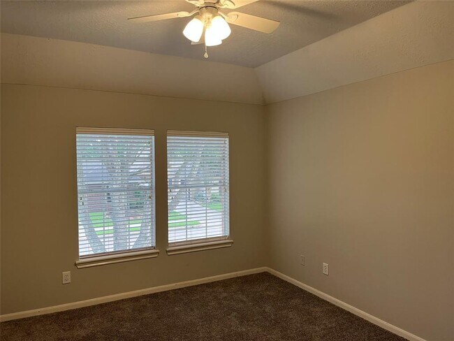 Building Photo - 6507 Stone Briar Dr