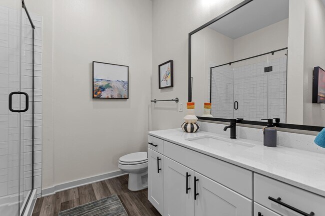 Building Photo - 2210 Lynnbrook Dr