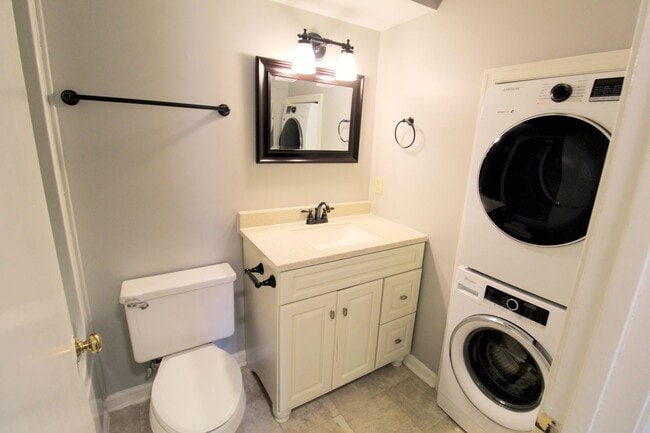 Building Photo - 1018-1 Blue Ridge Dr