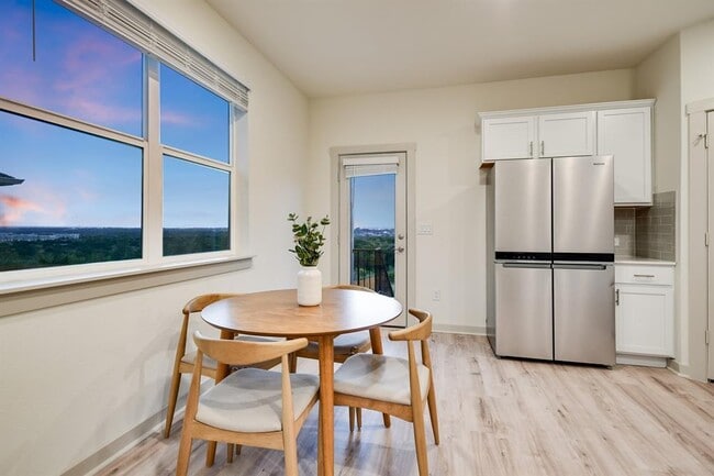 Building Photo - 7400 Daves Landing Dr