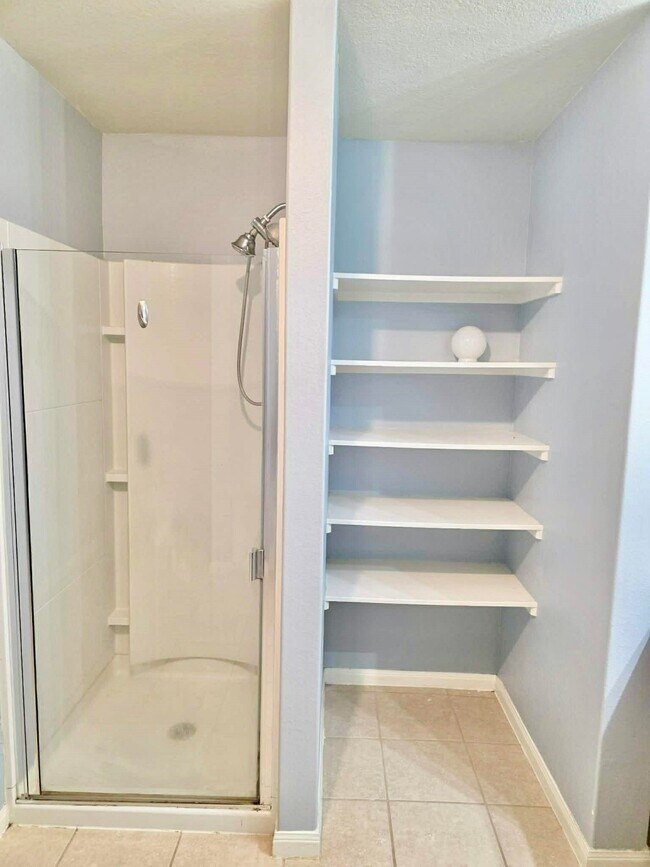 Building Photo - 11207 Hall Ridge Ct