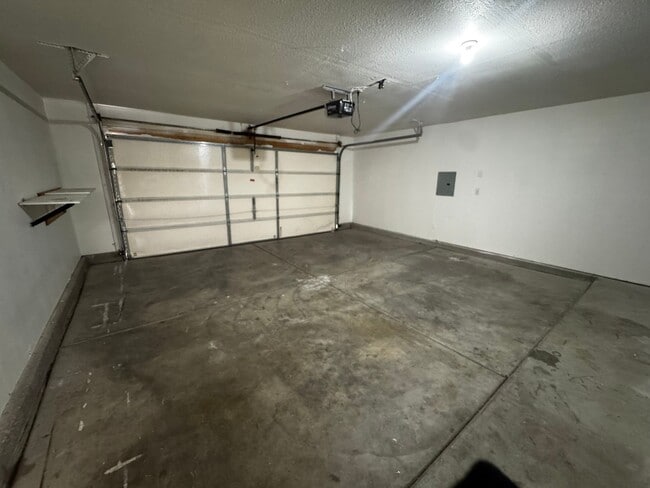 Building Photo - Great 3BR Home Near Cottonwood Mall!!