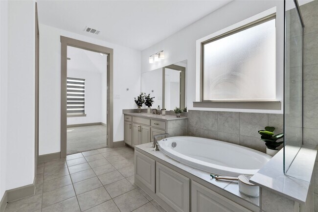 Building Photo - 9694 Brackenfield Ln