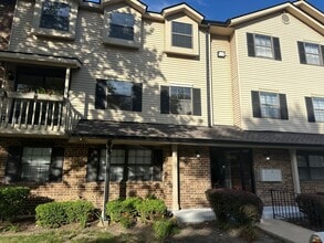Building Photo - 1486 W Jefferson Ave