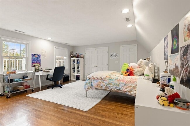 Building Photo - 25 Saddle Club Rd