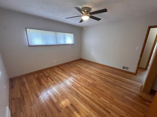 Building Photo - Louisville Farmhouse With Walkout basement