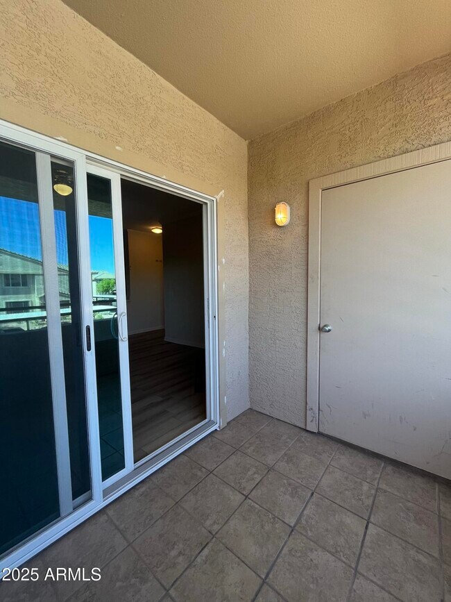 Building Photo - 16013 S Desert Foothills Pkwy