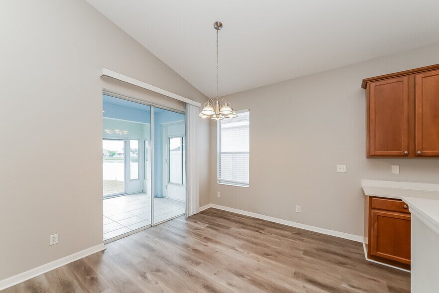 Building Photo - 5110 Clover Mist Dr