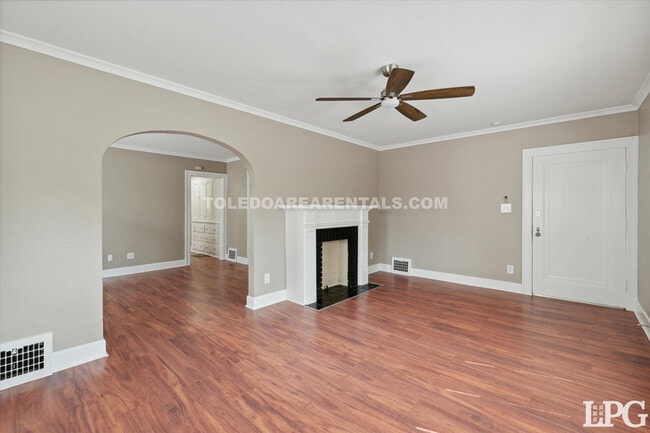 Building Photo - 2030 Wyndhurst Rd