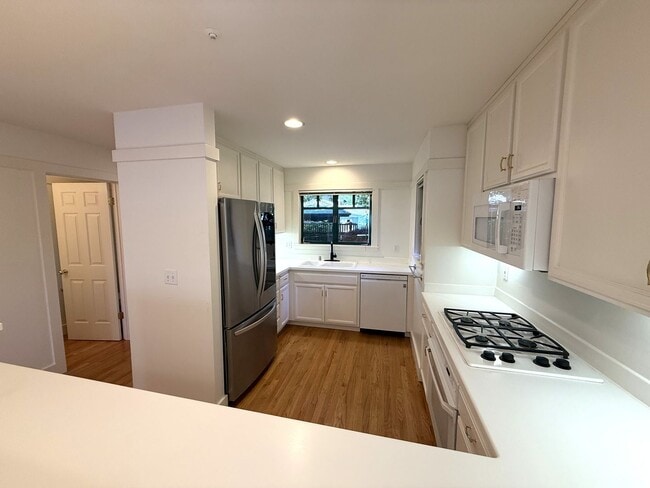 Building Photo - CRAFTSMAN STYLE TWO STORY 2BD/2BA END UNIT...