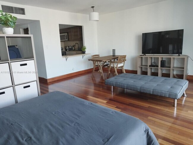 Building Photo - 5401 Collins Ave