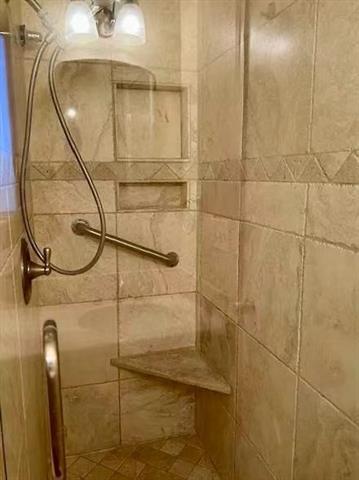 Building Photo - 639 Silverstone Dr