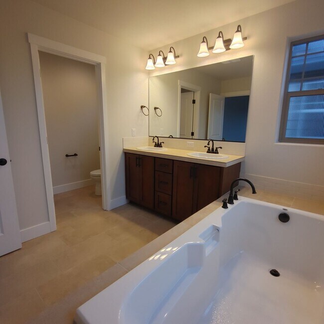 Building Photo - Modern 4BR + AC | Minutes to Hillsboro & High Tech Corridor - Coming Soon!