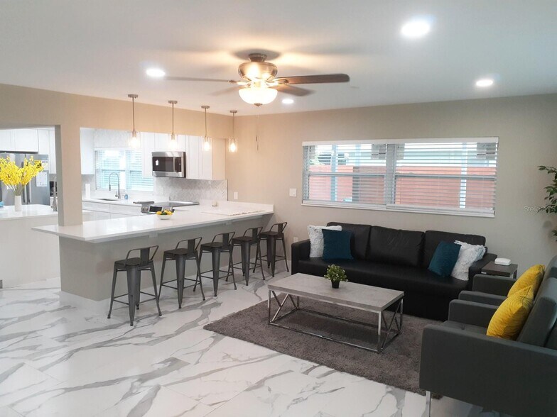 Building Photo - 2042 Craft Ln