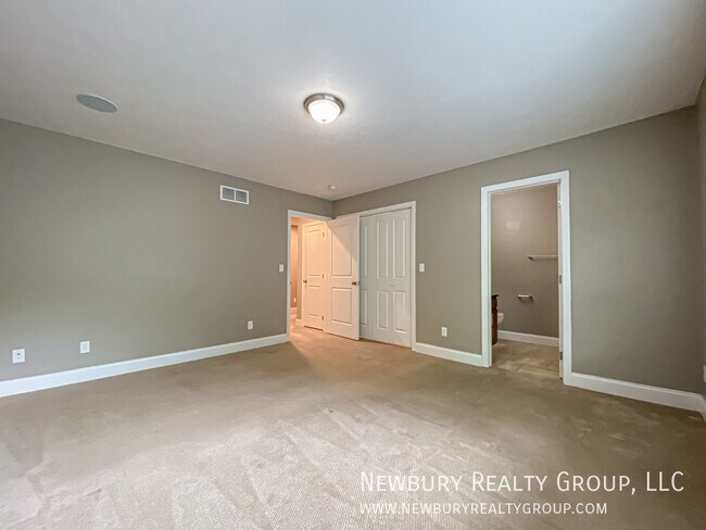 Building Photo - 147 Banksville Pl