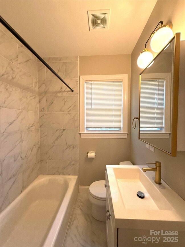 Building Photo - 1242 Dade St