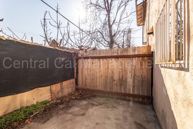 Building Photo - 617 30th St