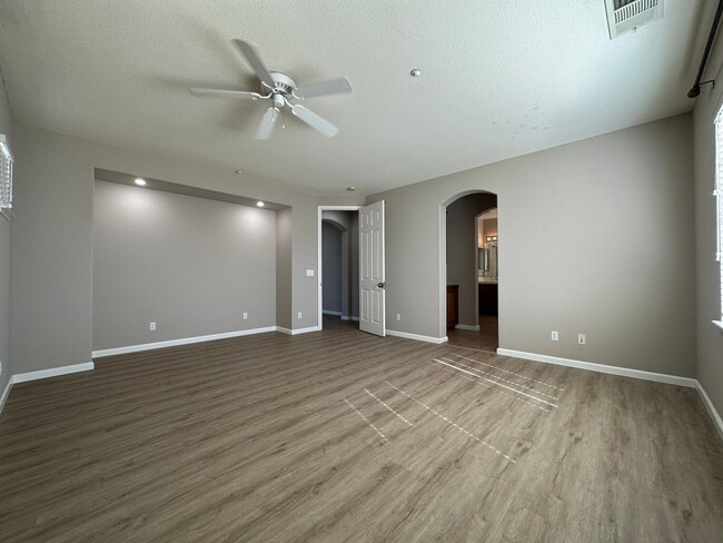 Building Photo - Beautiful 5 Bedroom, 3 Bath Brentwood Home / Downstairs Bedroom and Bath