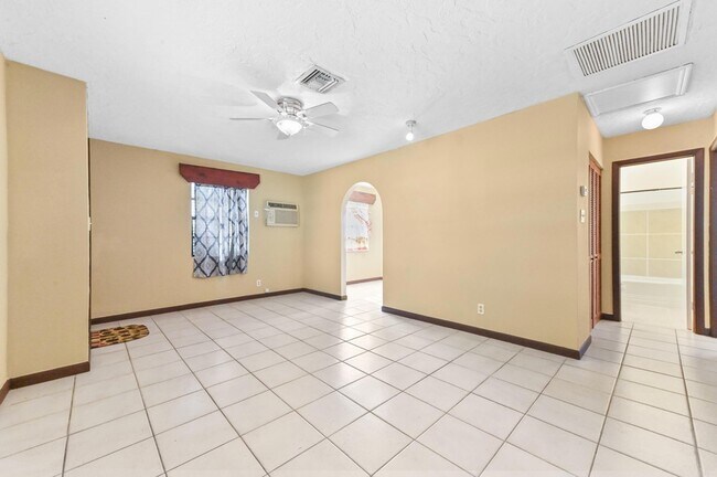 Building Photo - 811 32nd St