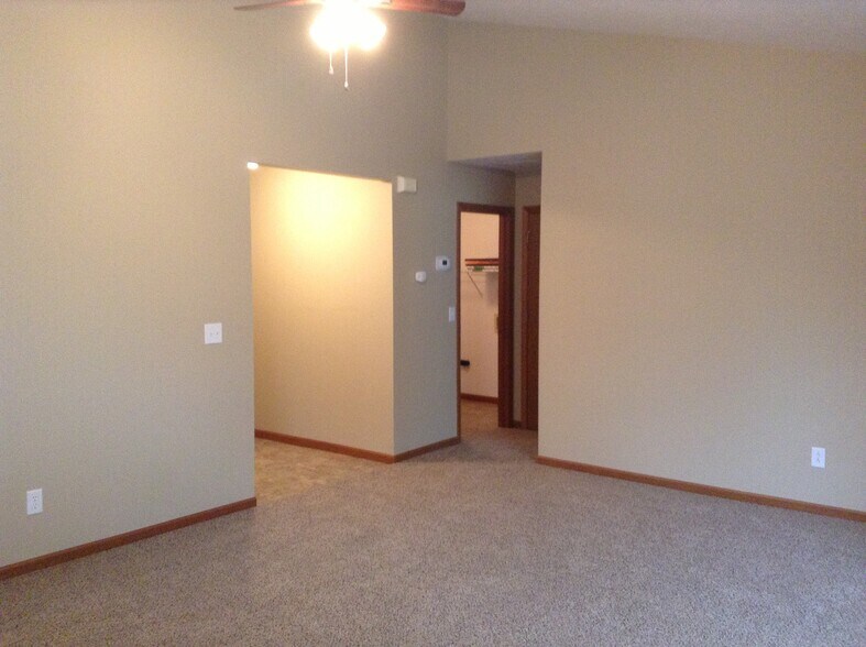 Building Photo - 6324 Blakeview Dr