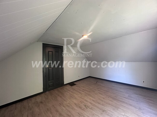 Building Photo - 33 Bismark-