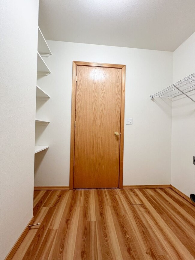 Building Photo - Three Bedroom, Two Bath House in Southview