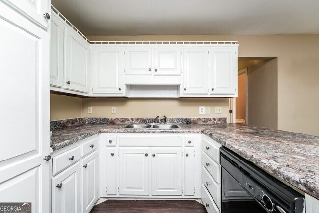 Building Photo - 3550 Spring Creek Cir