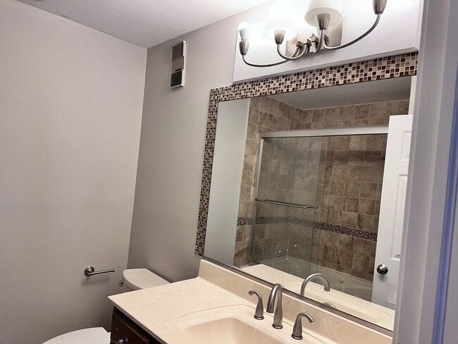 Building Photo - 2856 Evergreen Ln