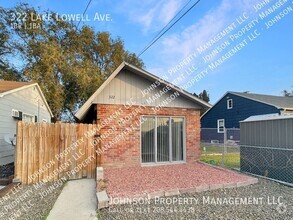 Building Photo - Quaint Nampa Cottage Home with W/D Included!