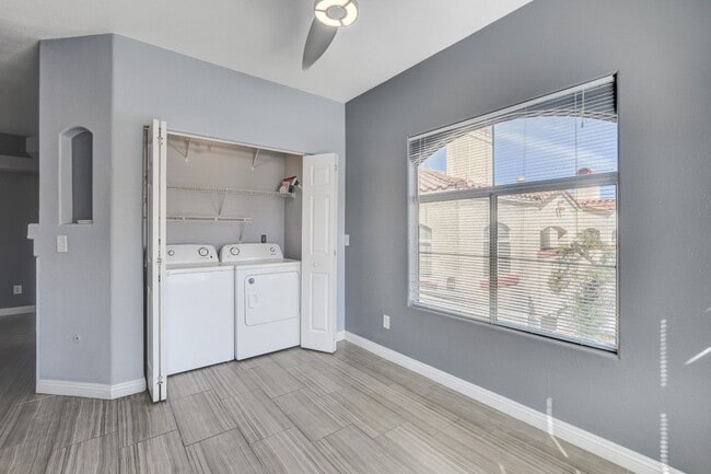 Building Photo - Stunning Upstairs Condo in Gated Indian Wells Community!