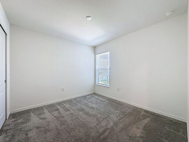 Building Photo - LIKE NEW HOME IN PRESERVATION POINT, Davenport