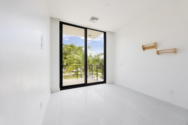 Building Photo - 2516 NE 21st St