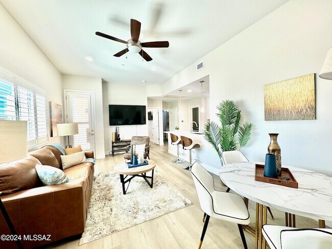 Building Photo - 2032 E River Rd