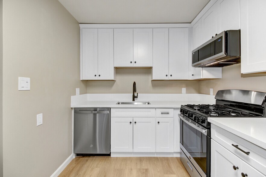 Building Photo - 47 Fallon Ln